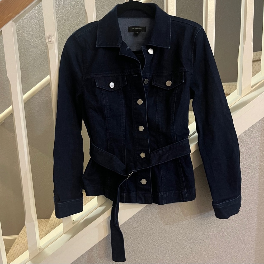 Women’s Ann Taylor Dark Wash Jean Jacket with Belt XS